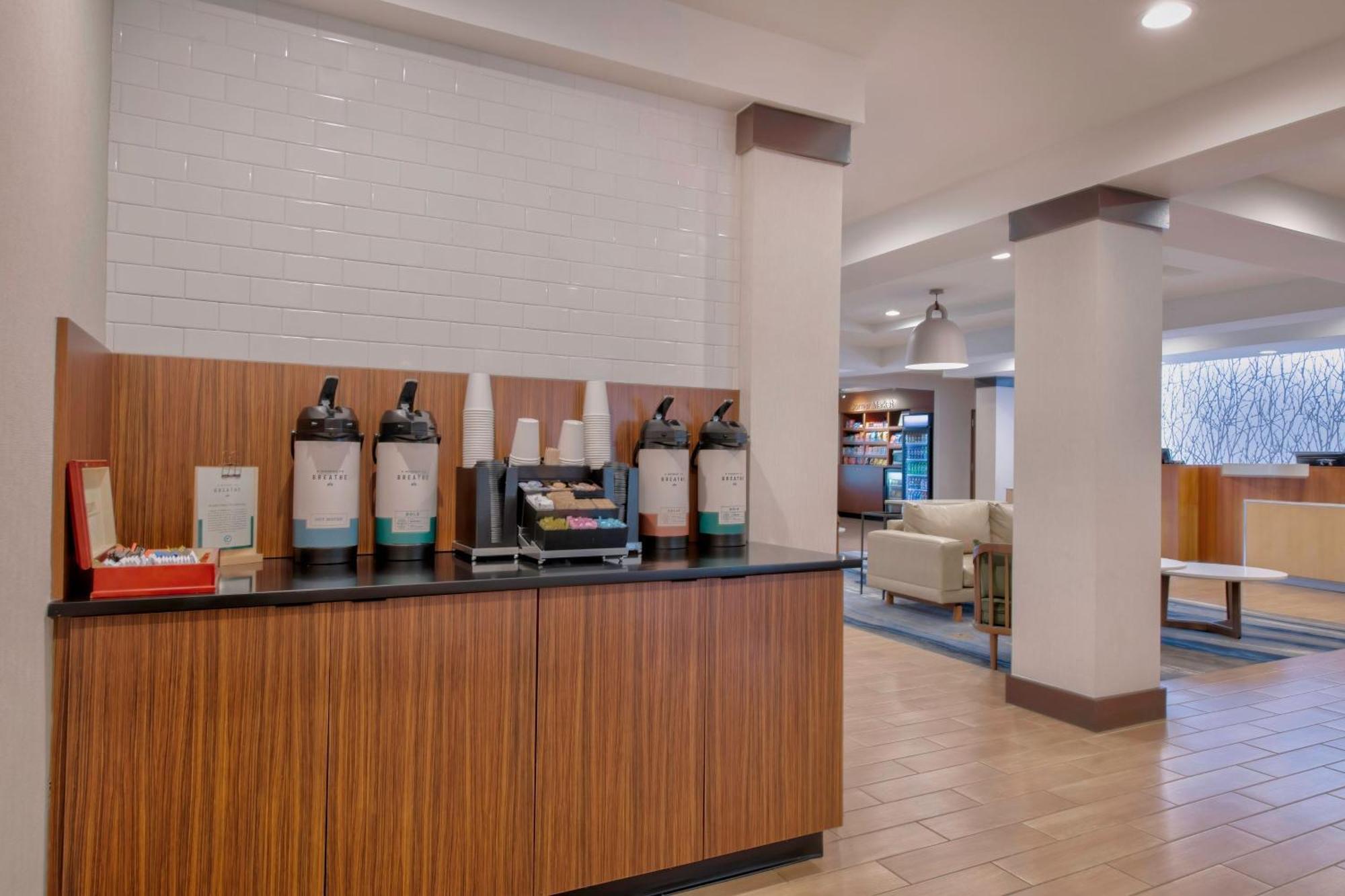 Fairfield Inn & Suites By Marriott Гринвуд Экстерьер фото