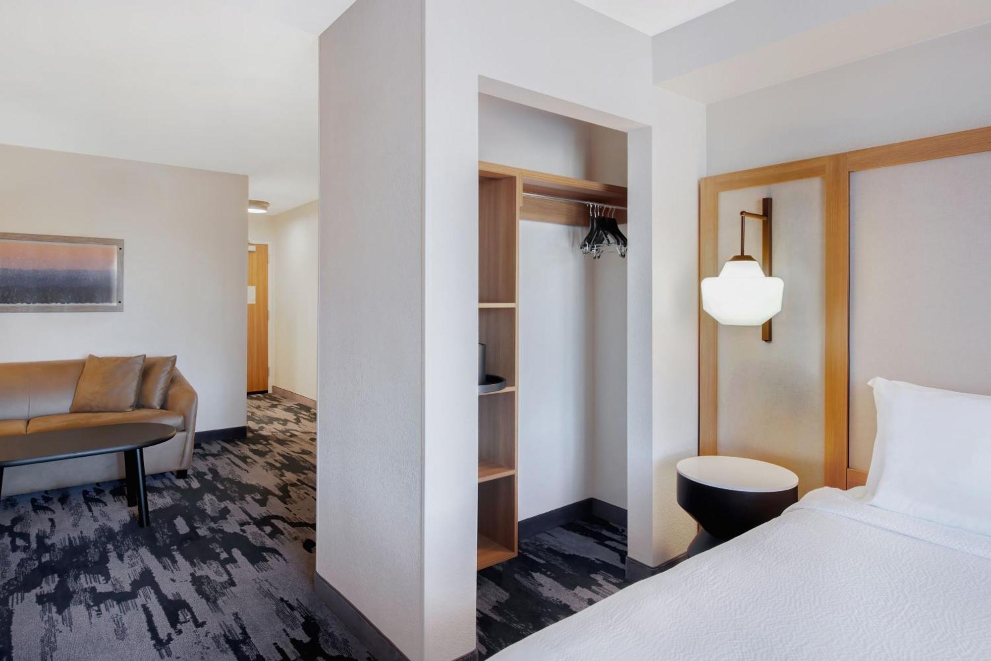 Fairfield Inn & Suites By Marriott Гринвуд Экстерьер фото