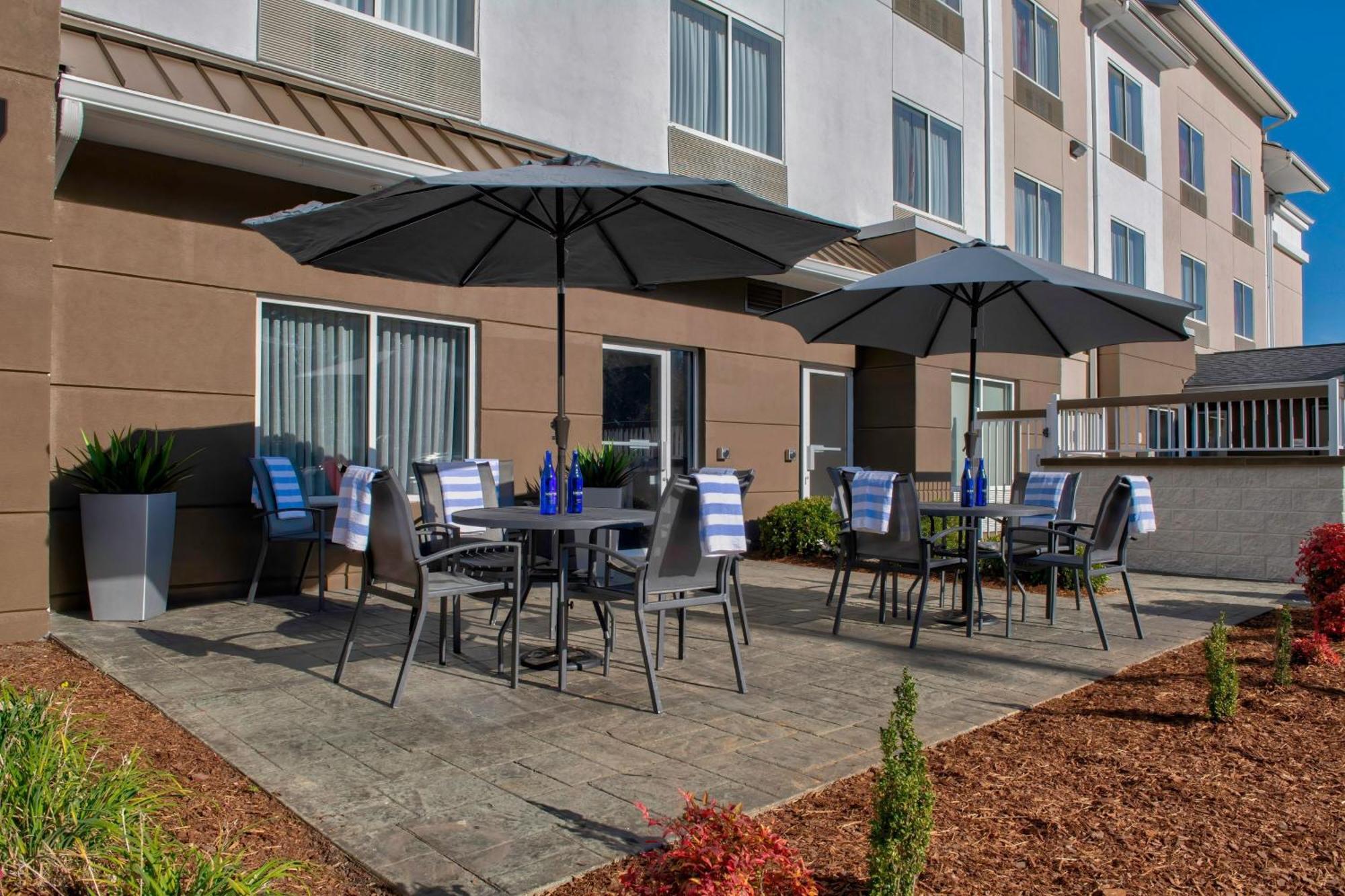 Fairfield Inn & Suites By Marriott Гринвуд Экстерьер фото