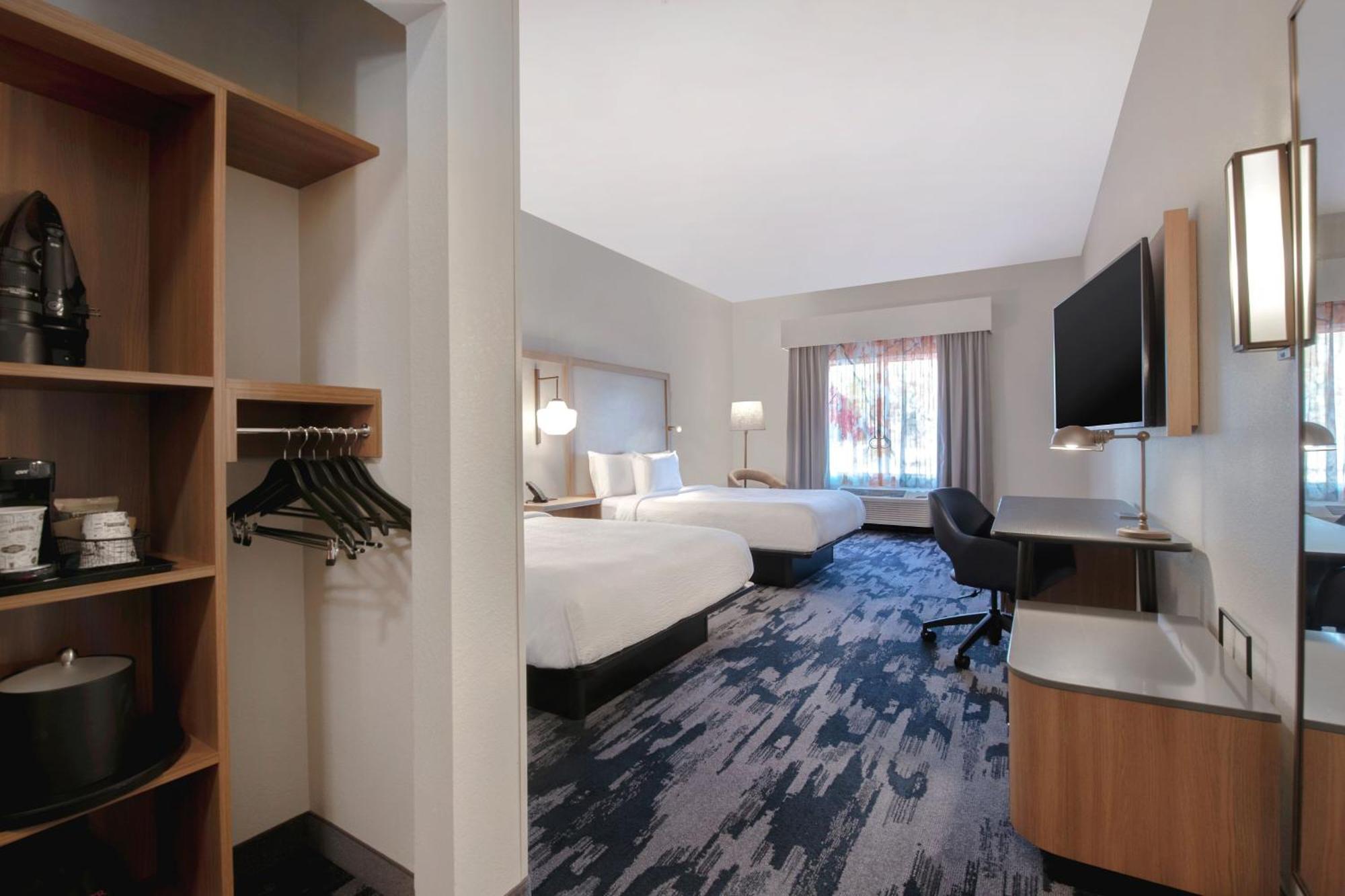 Fairfield Inn & Suites By Marriott Гринвуд Экстерьер фото