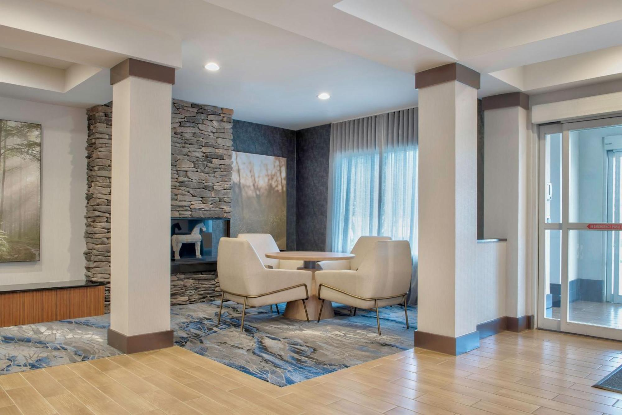 Fairfield Inn & Suites By Marriott Гринвуд Экстерьер фото